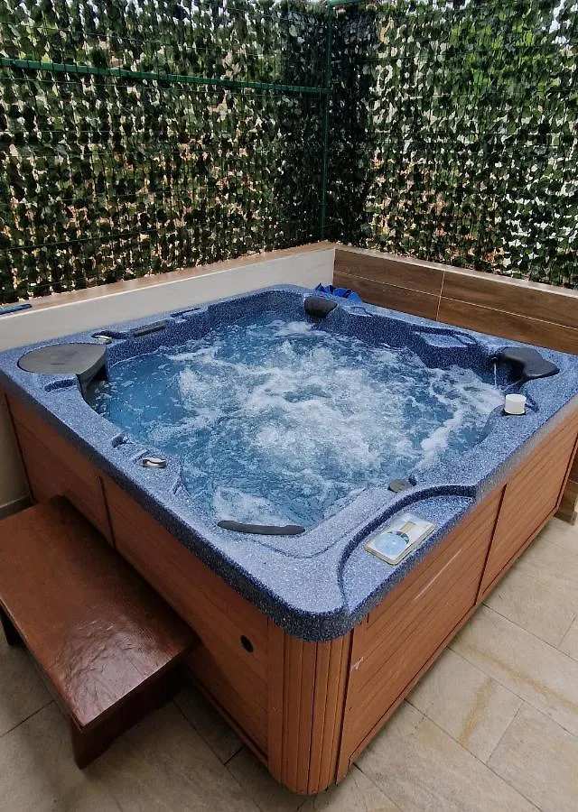 Apartment Bella Vista Beach House Apartments, Hot Pool And Jacuzzi Trogir
