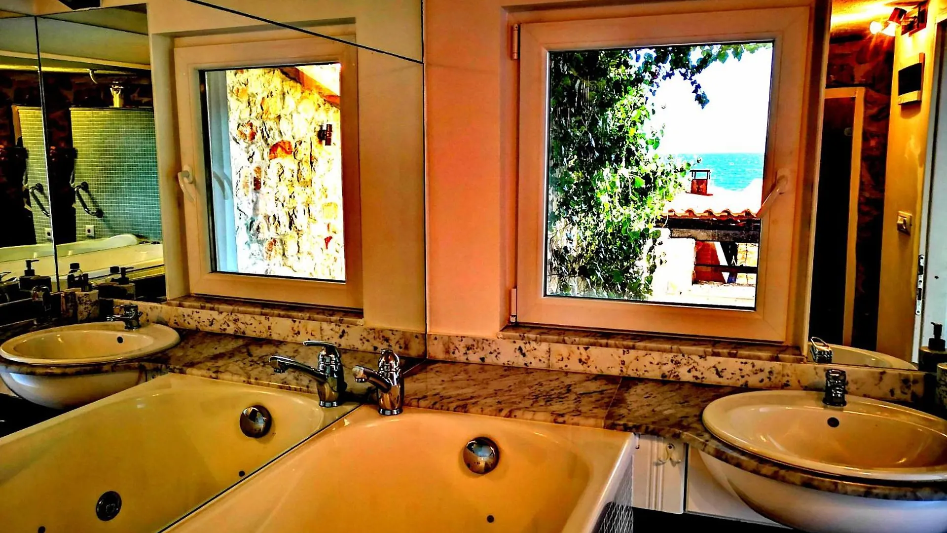 Apartment Bella Vista Beach House Apartments, Hot Pool And Jacuzzi Trogir