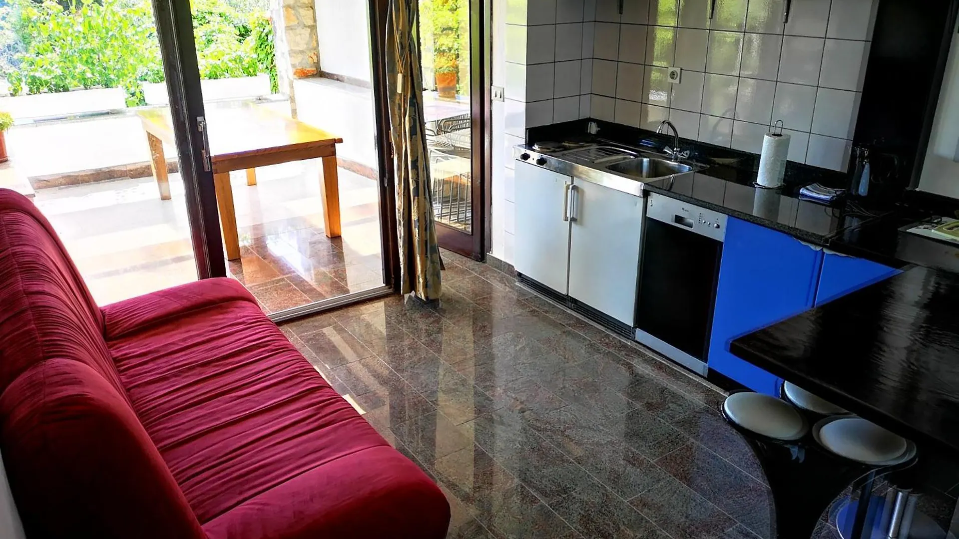 Bella Vista Beach House Apartments, Hot Pool And Jacuzzi Trogir 0*,  Croatia