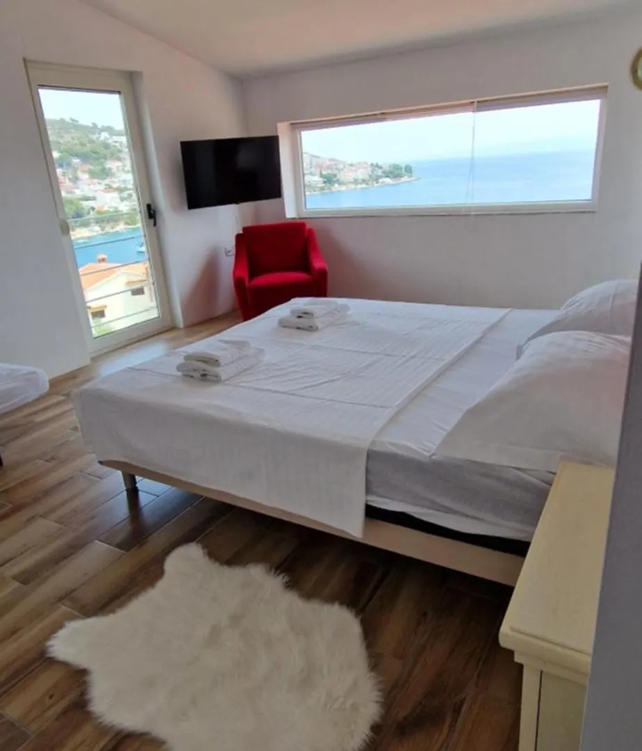 Bella Vista Beach House Apartments, Hot Pool And Jacuzzi Trogir Croatia